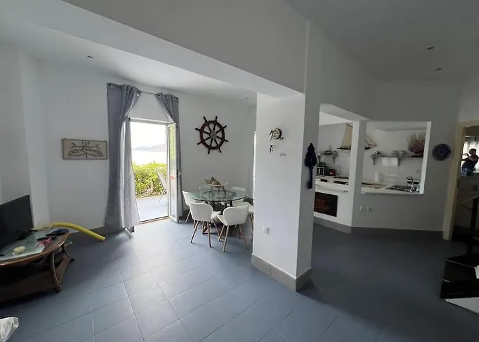 La Casa Sulle Rocce House On The Rocks Дом отдыха