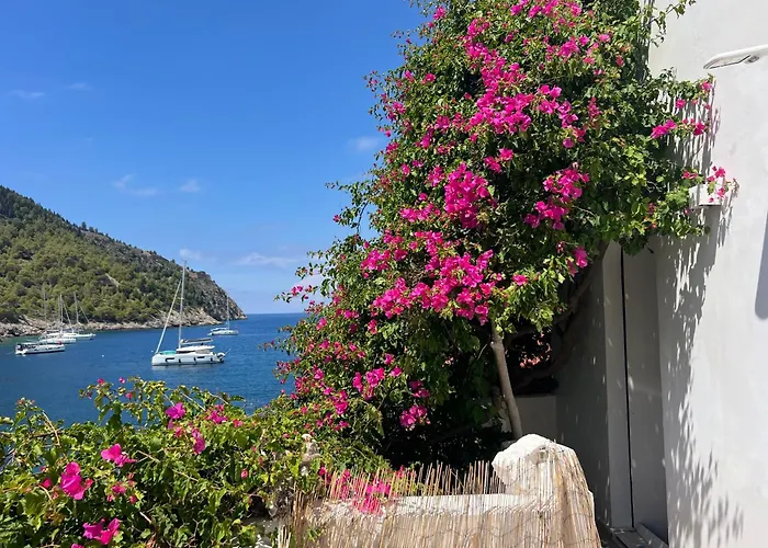 La Casa Sulle Rocce House On The Rocks Дом отдыха