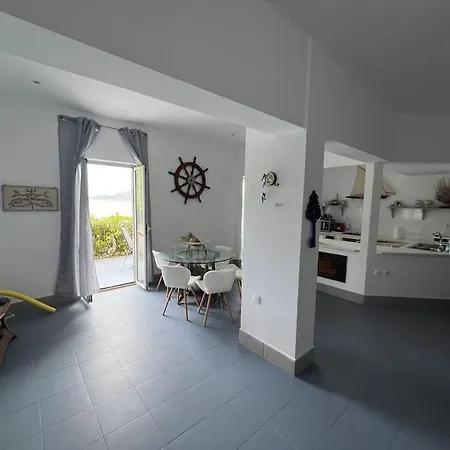 La Casa Sulle Rocce House On The Rocks בית נופש
