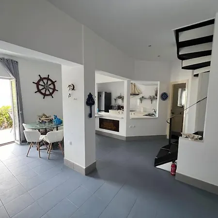 La Casa Sulle Rocce House On The Rocks בית נופש *