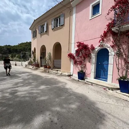 בית נופש La Casa Sulle Rocce House On The Rocks אסוס