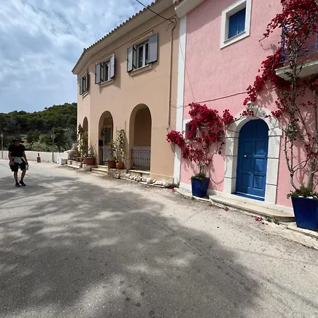 La Casa Sulle Rocce House On The Rocks בית נופש