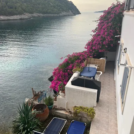 בית נופש La Casa Sulle Rocce House On The Rocks אסוס