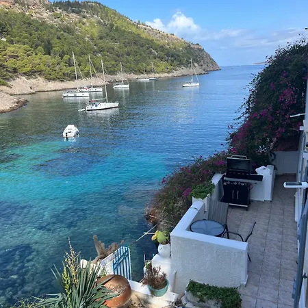 La Casa Sulle Rocce House On The Rocks בית נופש